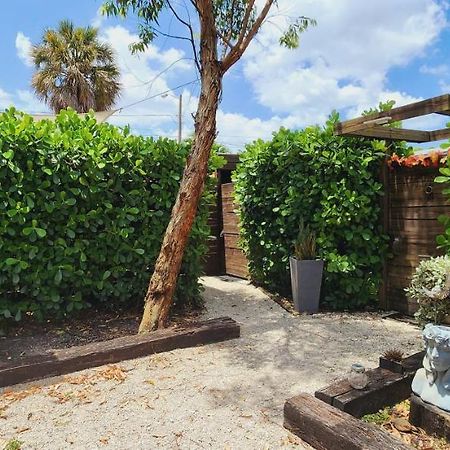 Private Aparment Studio In The Hard Of Miami Unit # 6 Opa-locka Экстерьер фото