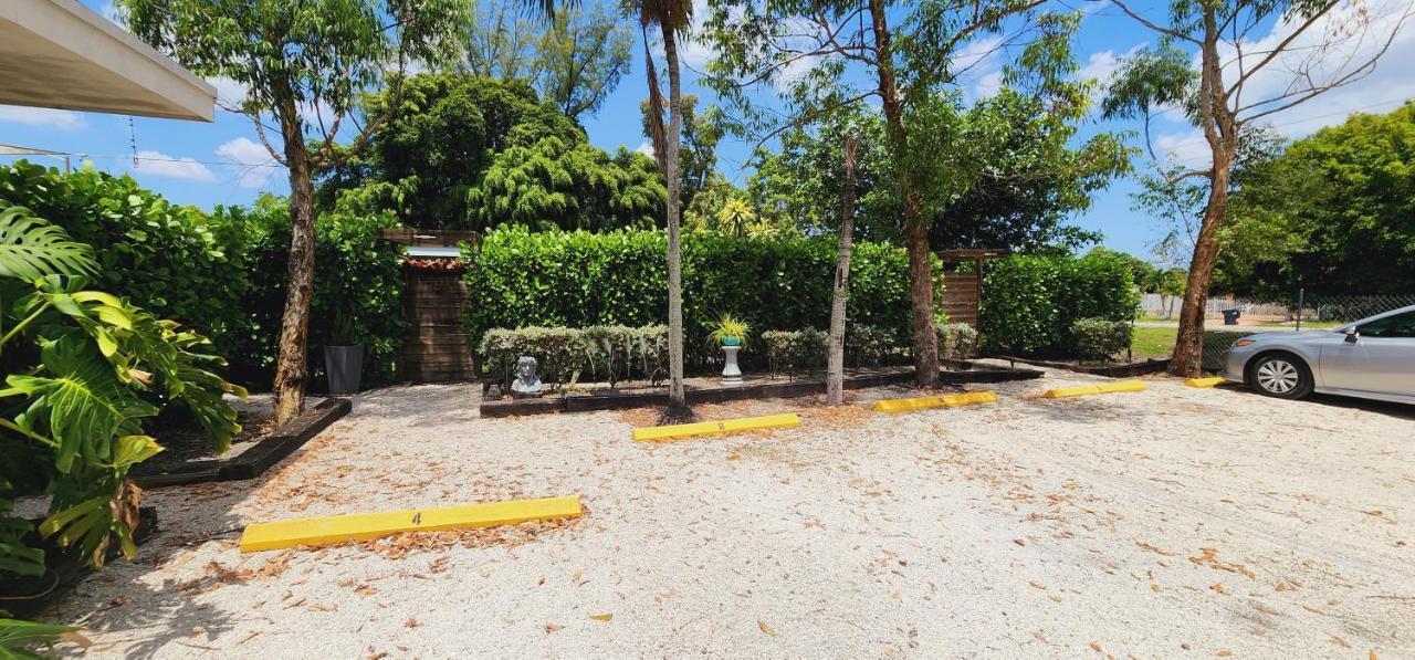Private Aparment Studio In The Hard Of Miami Unit # 6 Opa-locka Экстерьер фото